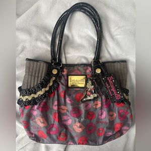 Betseyville kiss bag